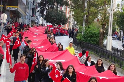 1919-metrelik-turk-bayragi-esliginde-cumhuriyet-yuruyusu