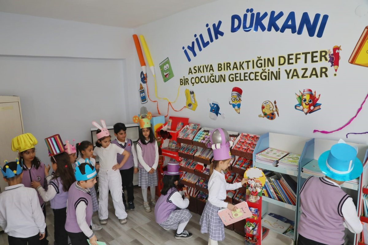 agrida-askida-kirtasiye-projesiyle-ogrenciler-iyiligi-paylasiyor