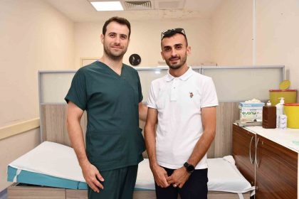 alanyada-akcigeri-sonen-hasta-uyanik-sekilde-yapilan-ameliyatla-sagligina-kavustu