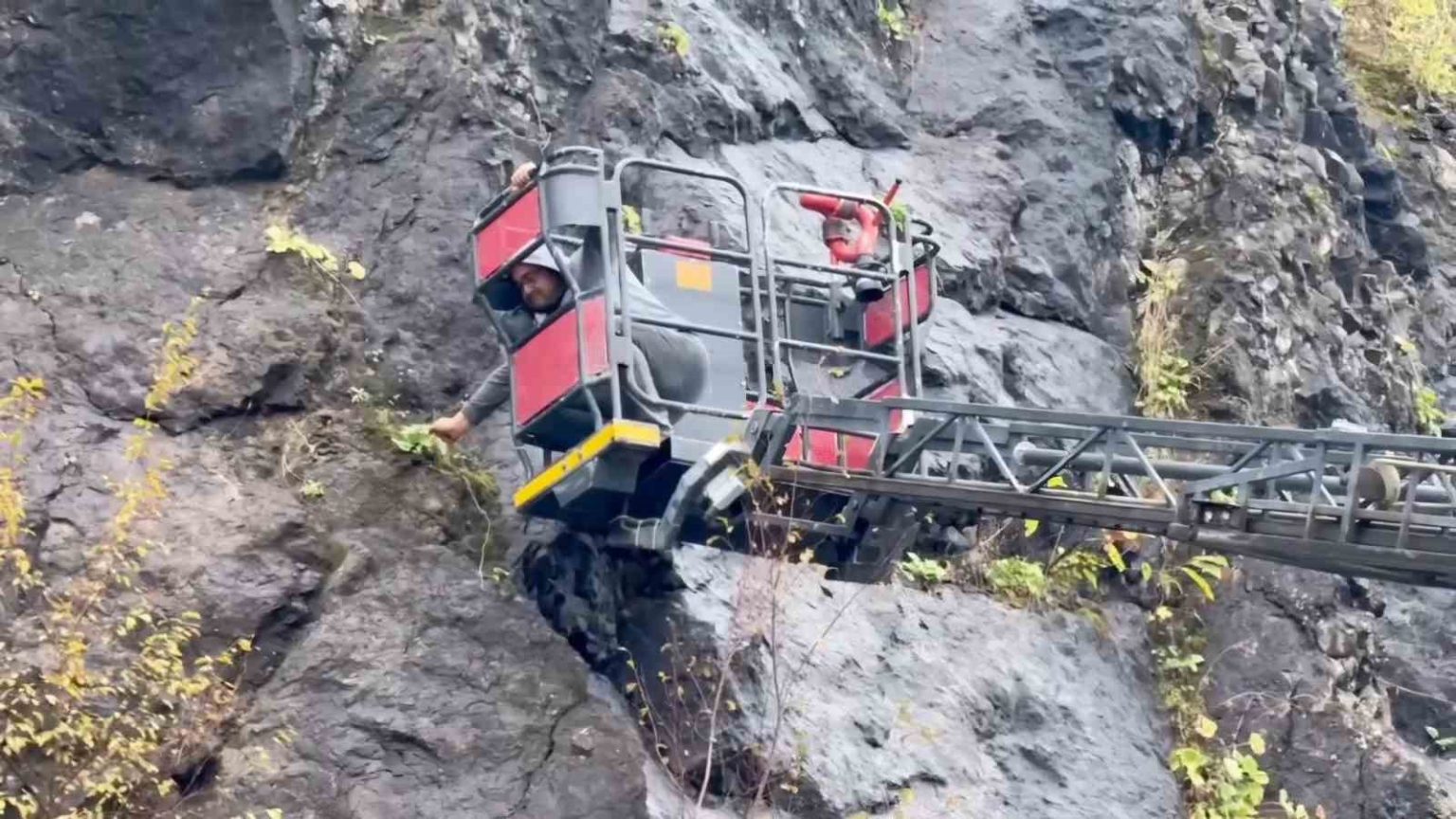 amasrada-kayalardan-sarkan-kablolar-panige-neden-oldu-19-yil-once-patlatilan-dinamitlerden-kaynaklandigi-ortaya-cikti