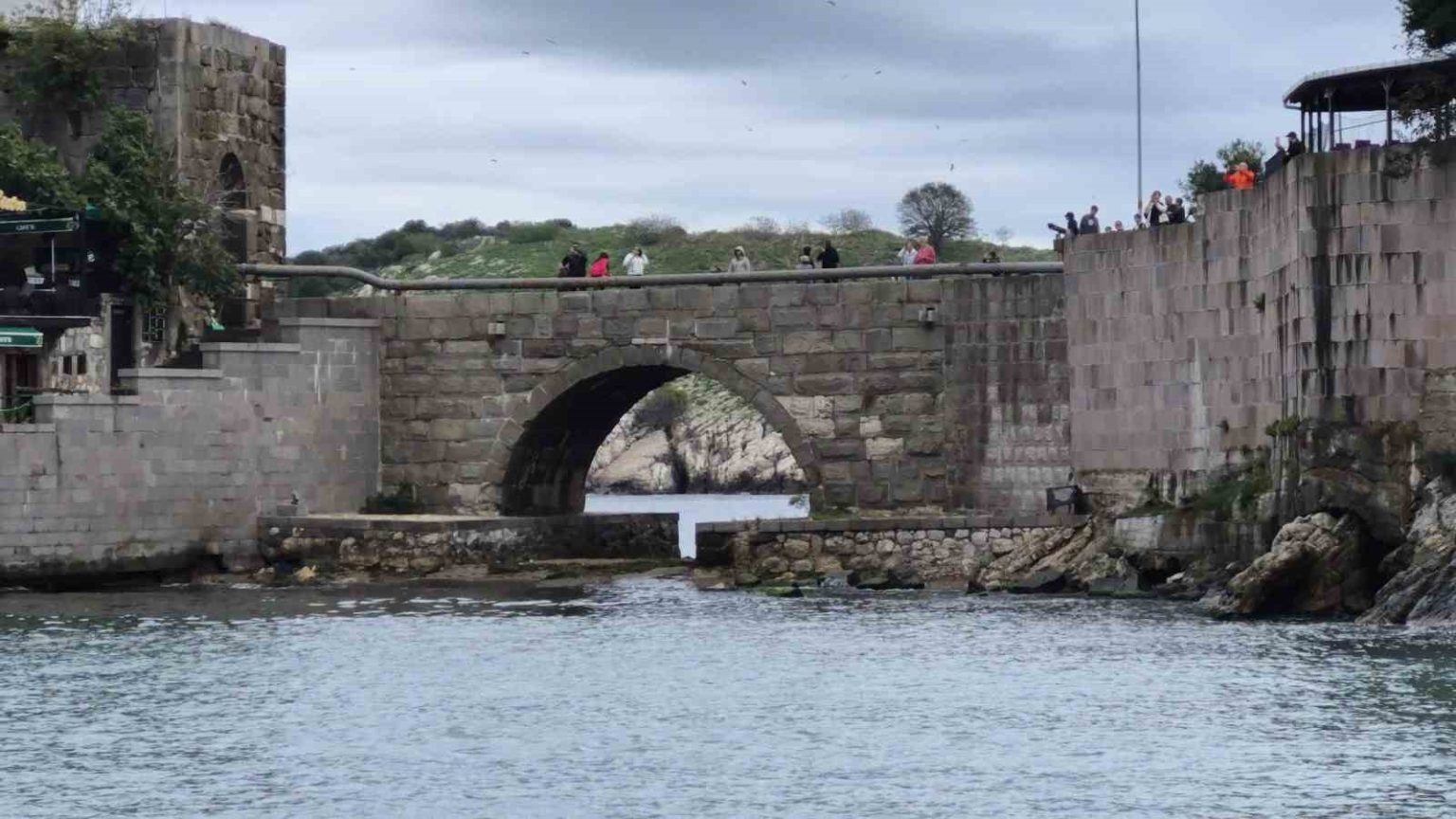 amasrada-sahil-guvenlikten-muhtesem-cumhuriyet-bayrami-gosterisi