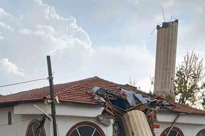 ankarada-firtina-nedeniyle-minare-yikildi