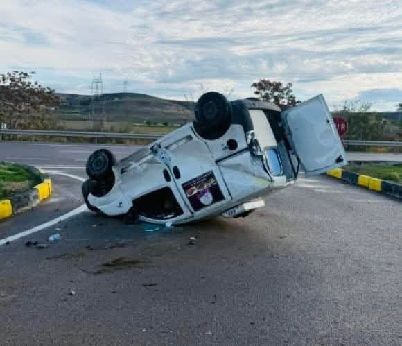 ankarada-kontrolden-cikan-hafif-ticari-arac-takla-atti-1-yarali