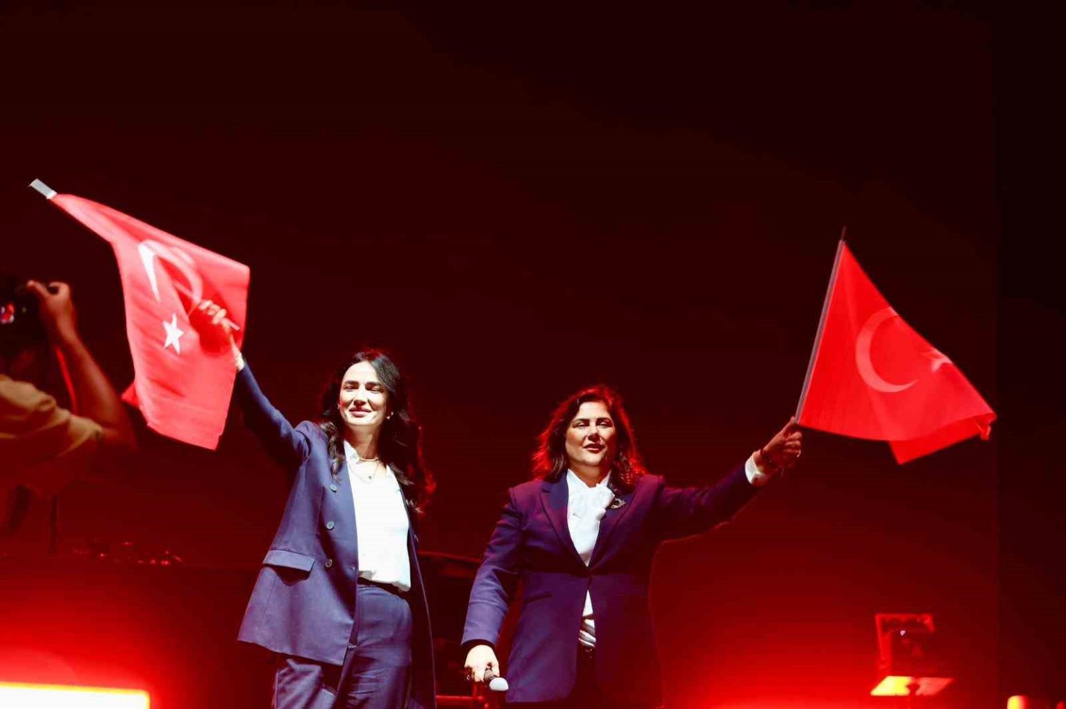 aydinda-cumhuriyet-coskusu-60-bin-kisi-aydinfestin-finalinde-bulustu