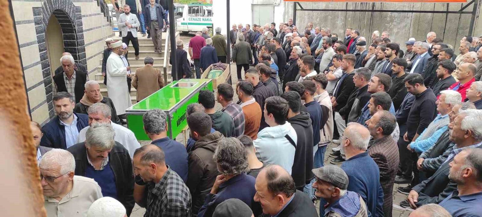 babasinin-kaza-kursununa-hedef-olan-ogul-topraga-verildi