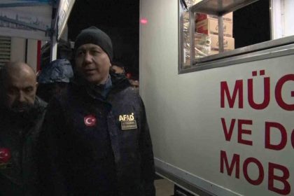 bakan-yerlikaya-deprem-bolgesinde-incelemelerde-bulundu