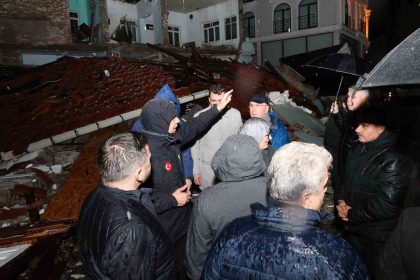 bakan-yerlikaya-yikilan-3-bina-ve-1-is-yerinde-incelemelerde-bulunduk