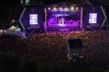 baskan-cercioglu-sevilen-sanatcilari-genclerle-bulusturmaya-devam-ediyor