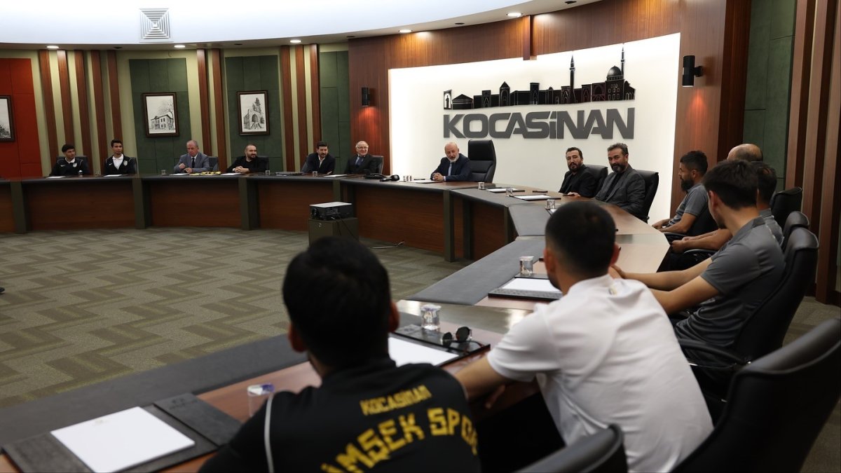 baskan-colakbayrakdar-kayseri-futbolunun-temel-tasi-kocasinan-simsekspor-sehrimizi-gururla-temsil-ediyor