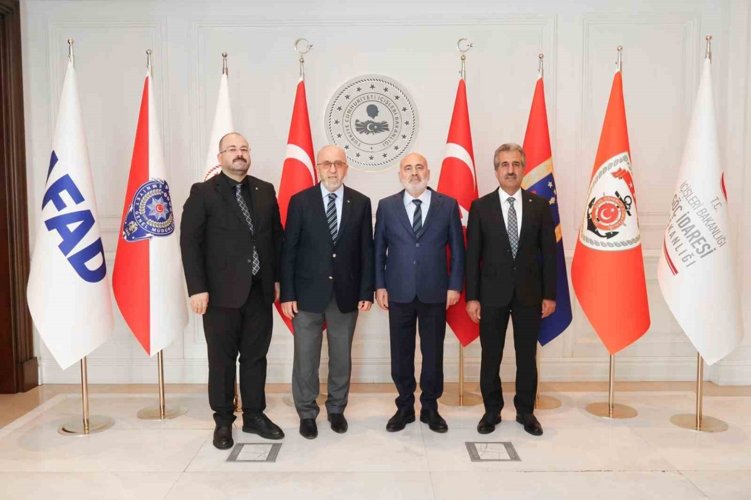 baskan-dumandag-bakan-yardimcilariyla-bir-araya-geldi