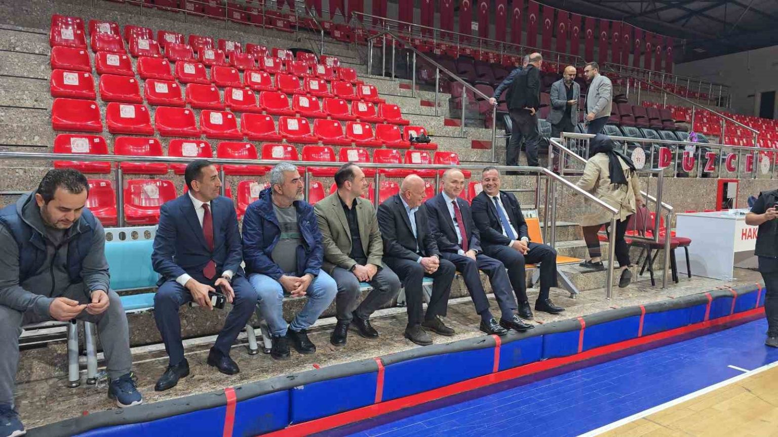 baskan-ozlu-voleybolcularin-agzini-tatlandirdi