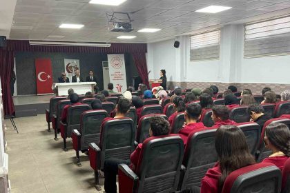 batmanda-sehit-aileleri-ile-gaziler-ogrencilerle-bir-araya-geldi