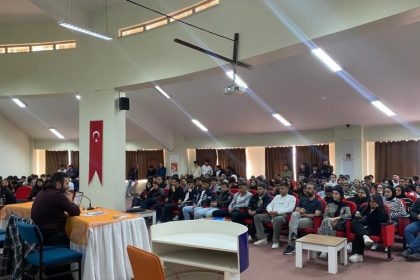 bilecikte-osmaneli-myo-ogrencilerine-teknoloji-bagimliligi-egitimi-verildi