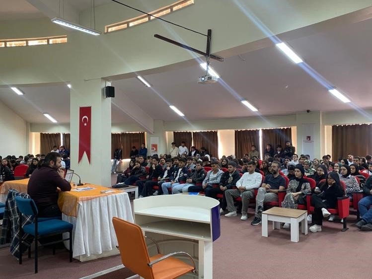 bilecikte-osmaneli-myo-ogrencilerine-teknoloji-bagimliligi-egitimi-verildi