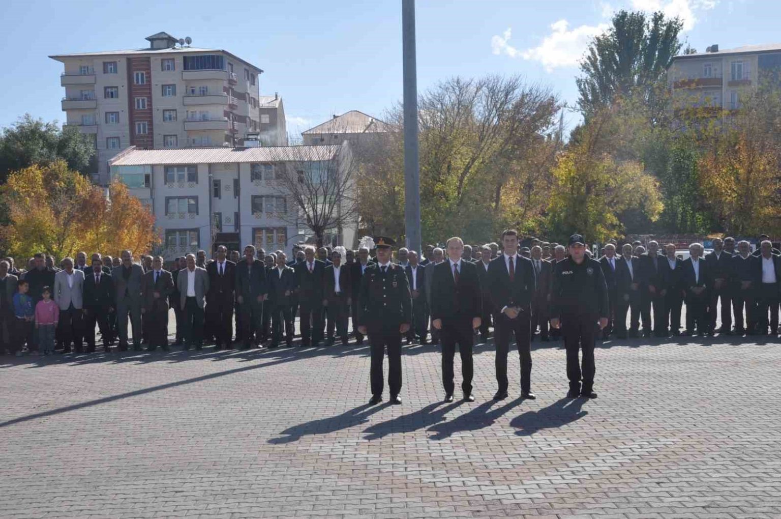 bulanikta-29-ekim-cumhuriyet-bayrami-celenk-koyma-toreni-yapildi