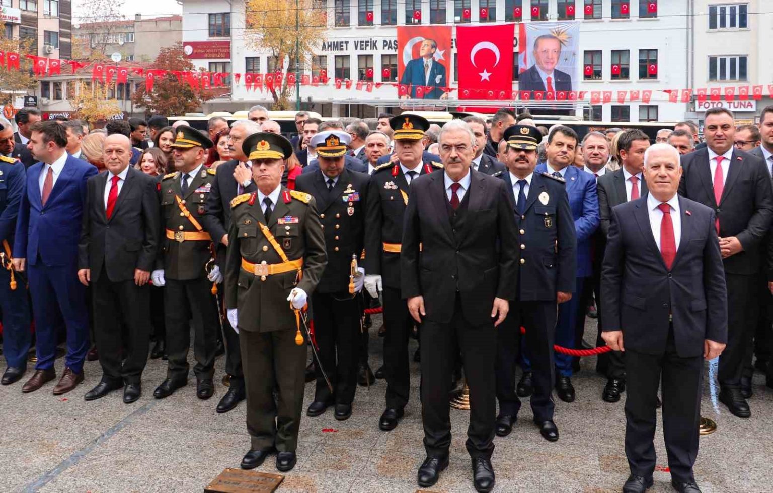 bursa-valisi-ayyildiz-cumhuriyetin-102-kurulus-yil-donumunu-cosku-ve-gururla-yasiyoruz