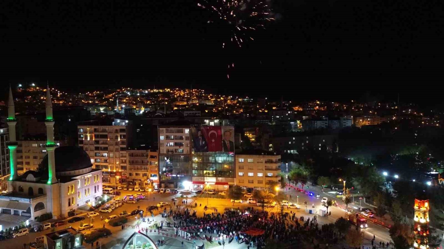 cumhuriyetin-102nci-yilinda-siirt-fener-alayiyla-aydinlandi