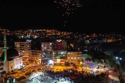 cumhuriyetin-102nci-yilinda-siirt-fener-alayiyla-aydinlandi