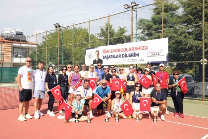 dalamanda-cumhuriyet-coskusu-tenis-ile-kutlandi