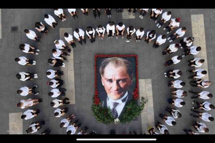 diyarbakirda-cumhuriyet-102-cicekle-filizlendi