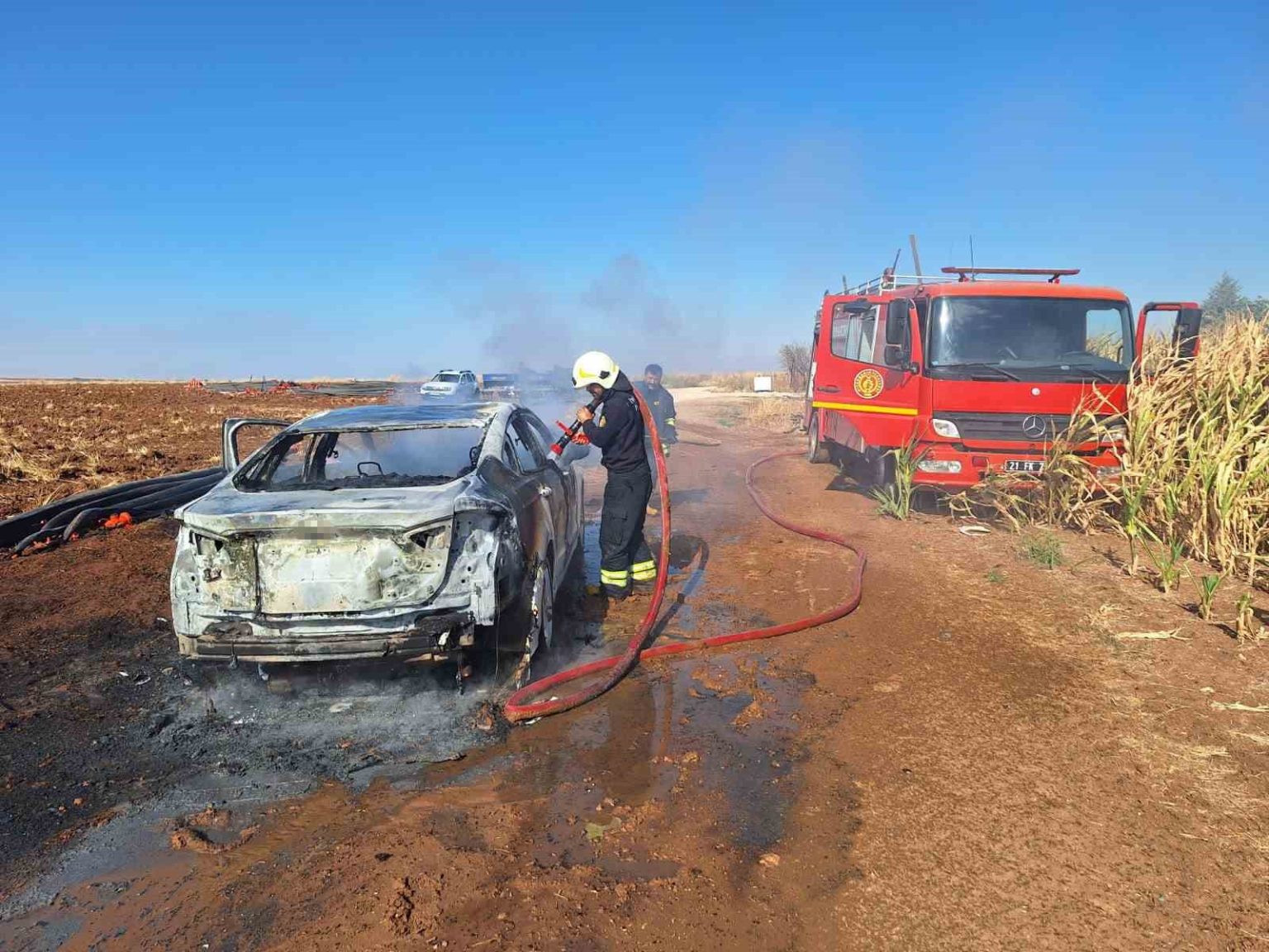 diyarbakirda-seyir-halindeki-arac-kule-dondu