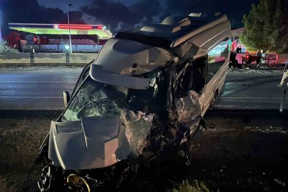 diyarbakirda-yolcu-minibusu-ile-tanker-carpisti-1-yarali