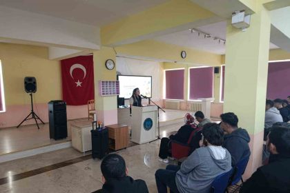 edremit-myo-ogrencilerine-narkorehber-egitimi-verildi