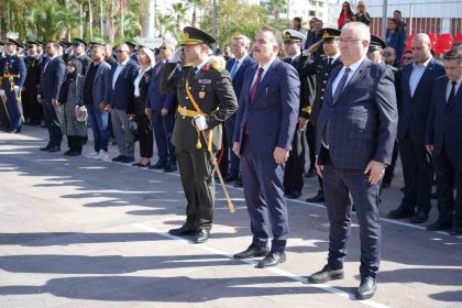 edremitte-cumhuriyet-bayrami-kutlamalari-ataturk-anitina-celek-sunumuyla-basladi