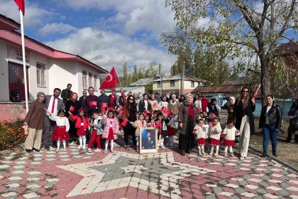 eleskirtte-anaokulu-ogrencileri-29-ekimi-coskuyla-kutlandi