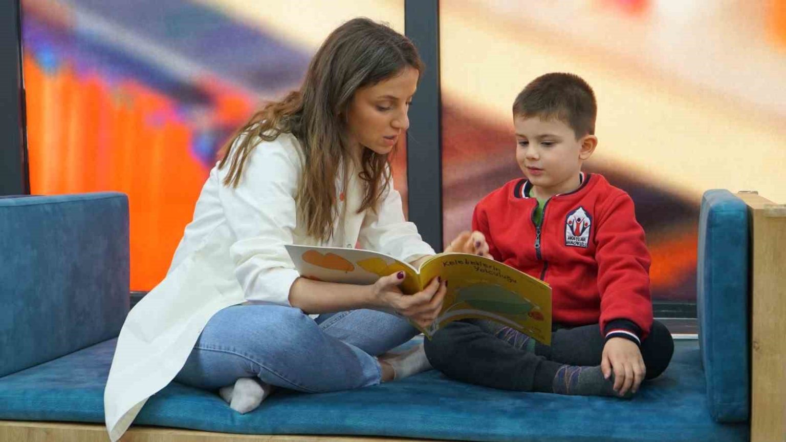 emniyetevleri-cocuk-kutuphanesi-minik-ziyaretcilerini-agirliyor