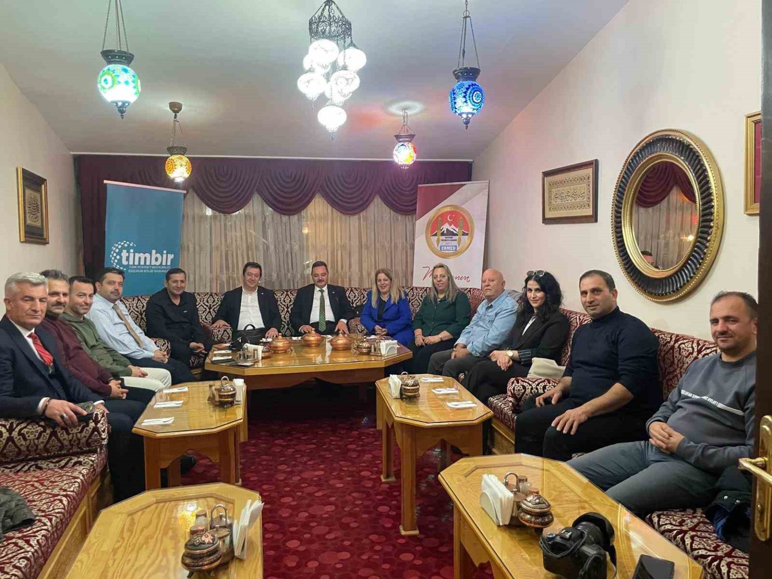 erzurumda-akademi-ve-medya-temsilcileri-dijital-cagi-degerlendirdi