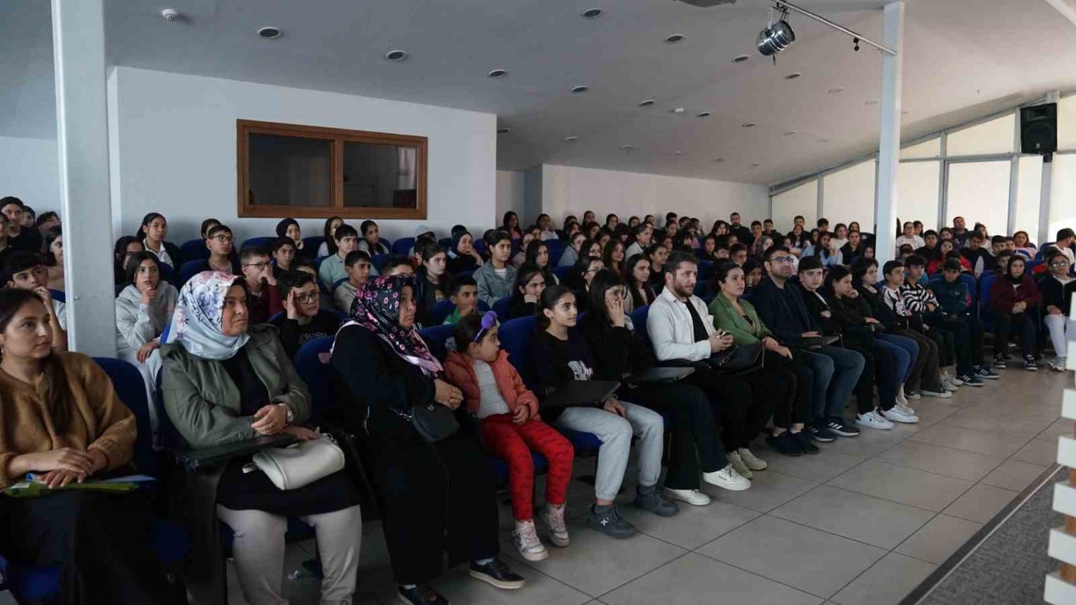 esenyurt-belediyesinden-ogrencilere-lgs-yolunda-destek