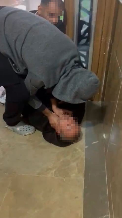 esenyurtta-taciz-iddiasi-mahalleli-supheliyi-dovdukten-sonra-polise-teslim-etti