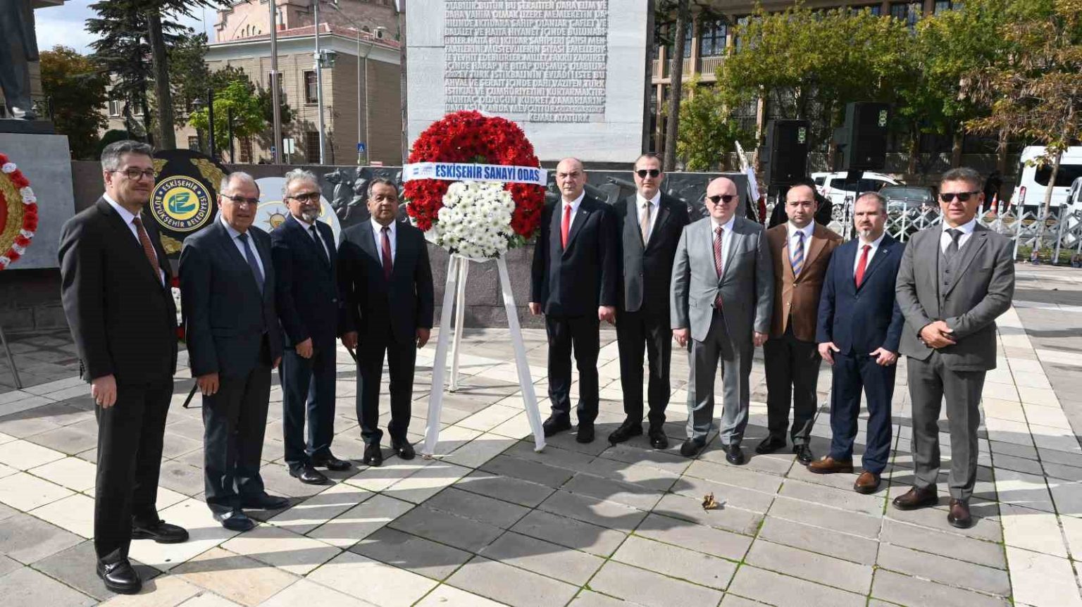 eskisehirde-29-ekim-kutlamalari-celenk-sunma-toreniyle-basladi