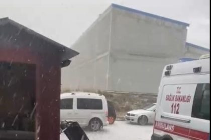 eskisehirde-dolu-yagisi-sokak-saniyeler-icinde-beyaza-burundu