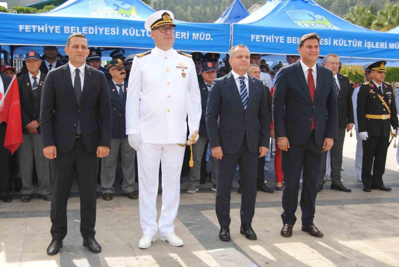 fethiyede-29-ekim-cumhuriyet-bayrami-celenk-sunma-toreni-ile-basladi