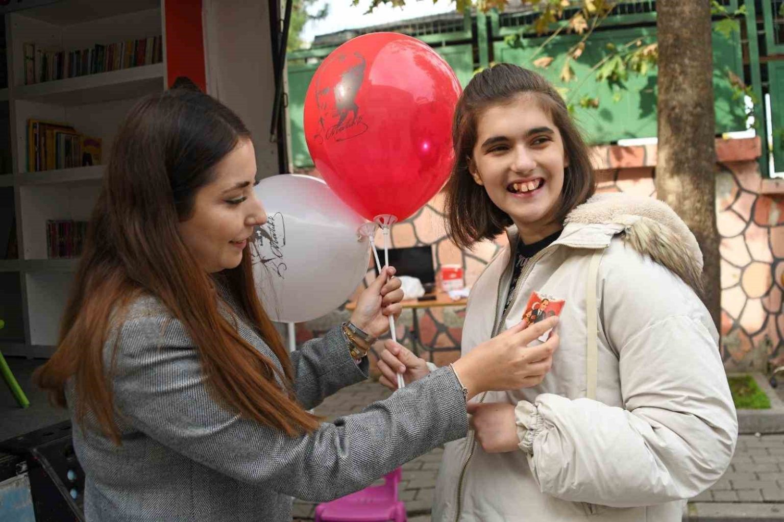 gezici-kutuphaneden-cocuklara-ozel-bayram-turu