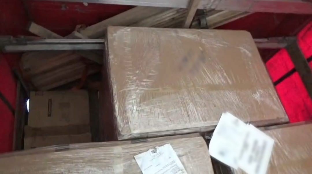 ilaclarin-arasindan-8-kacak-gocmen-cikti