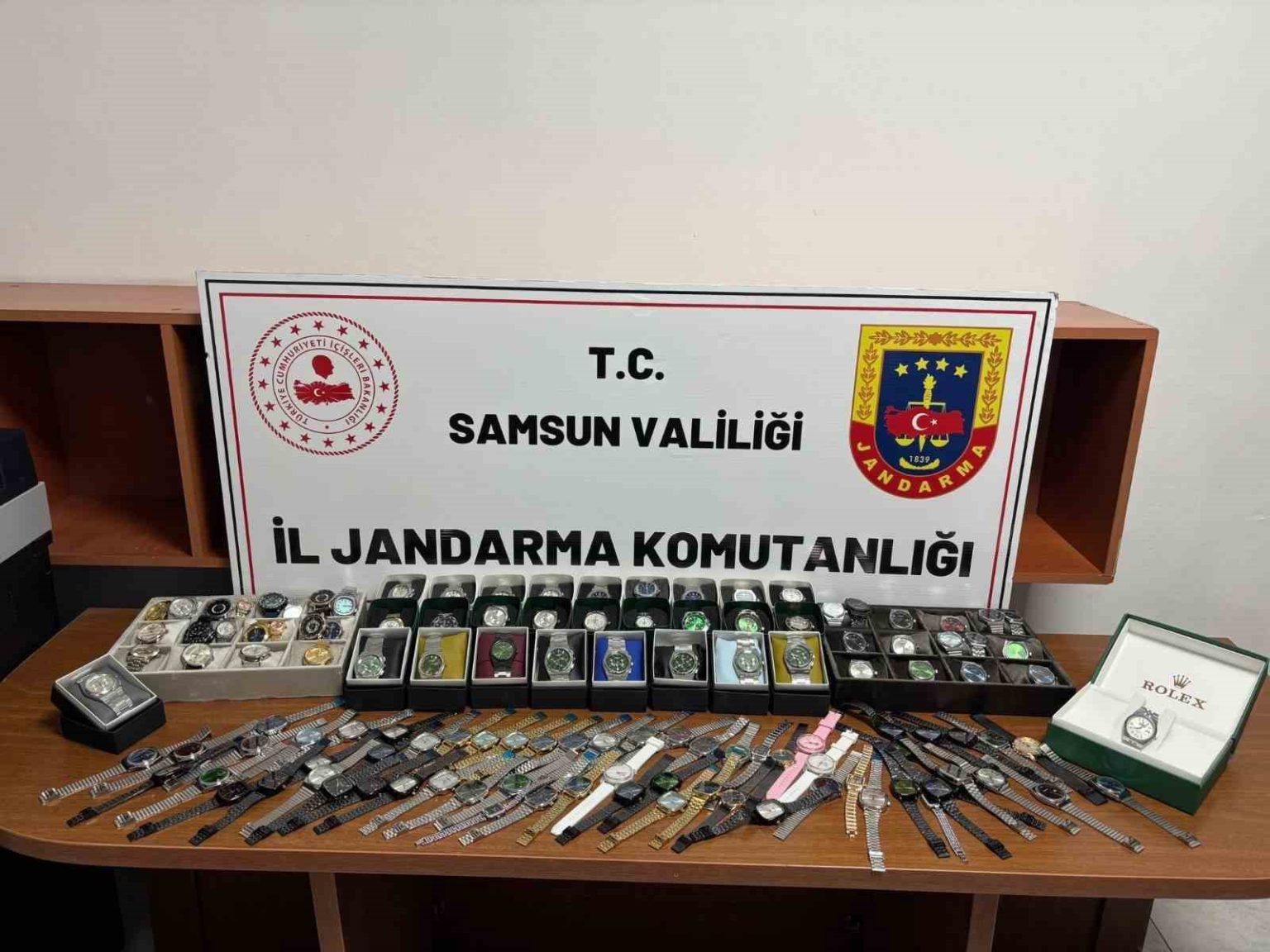 jandarma-ekiplerinden-kacak-saat-operasyonu
