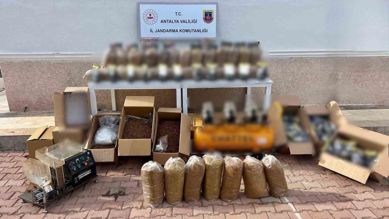 jandarmanin-2-ayri-adrese-duzenledigi-operasyonda-350-kilo-kiyilmis-tutun-ele-gecirildi