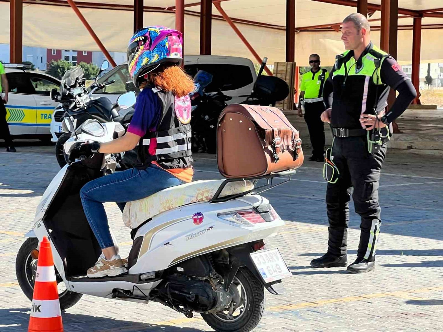 kadin-motosiklet-suruculerine-uygulamali-egitim