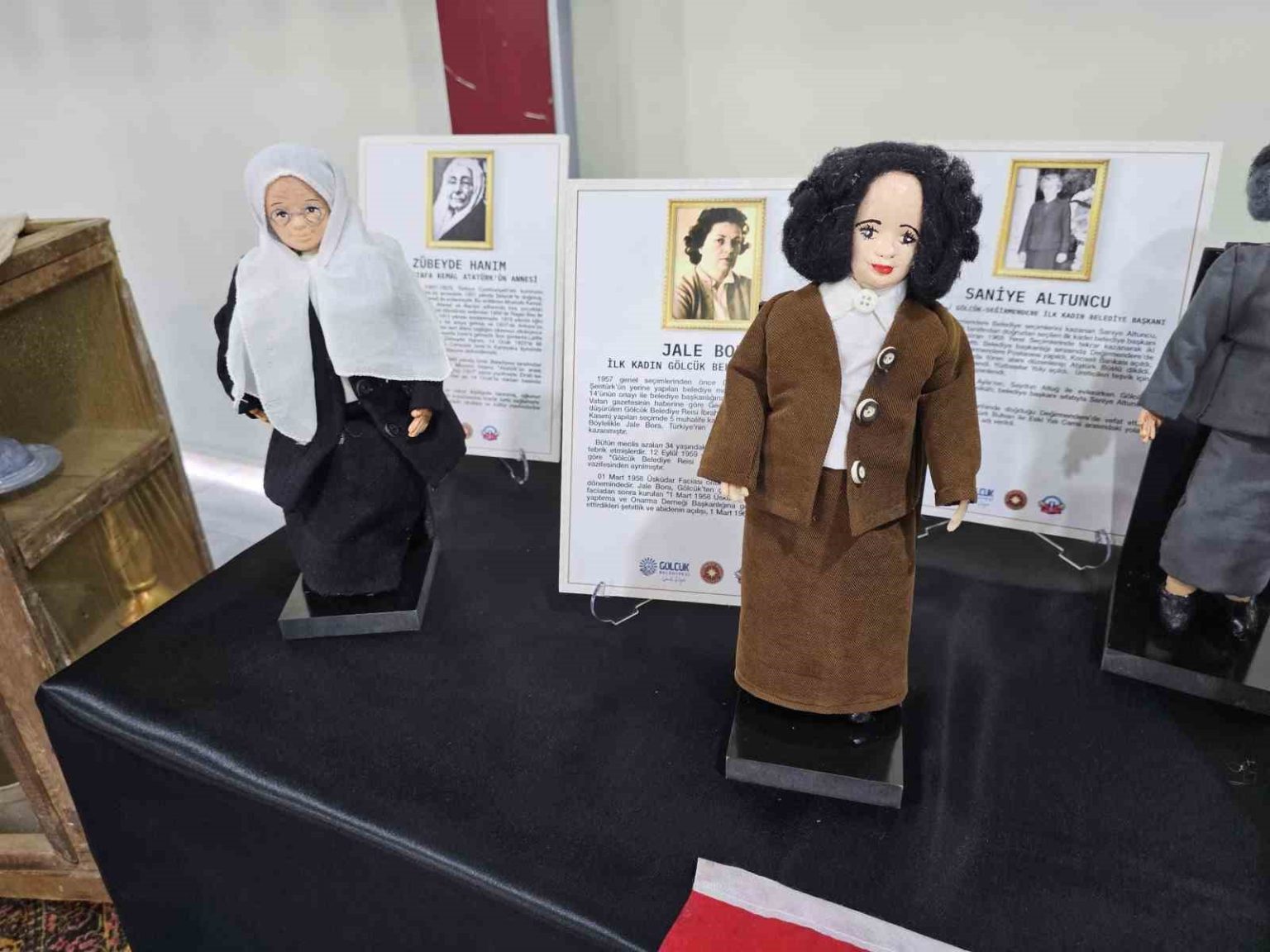 kahraman-turk-kadinlari-ve-folklorik-bebekler-sergisi-golcukte-acildi