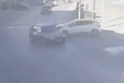 karamanda-iki-otomobil-carpisti-1-yarali