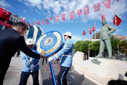 kartalda-29-ekim-coskusu-ataturk-anitinda-basladi