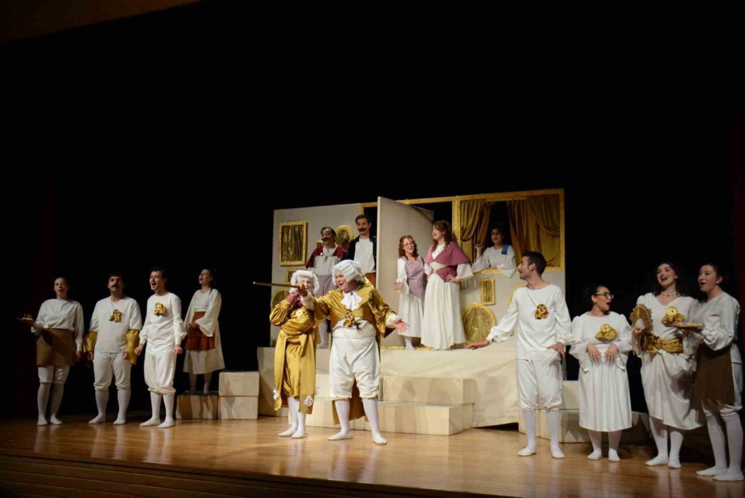 kibarlik-budalasi-tiyatroseverlerle-bulustu