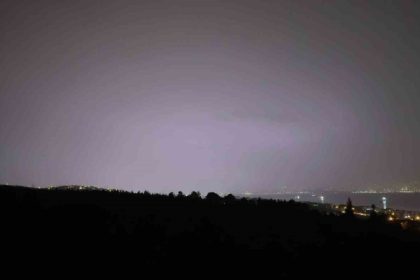 kocaelide-simsekler-adeta-geceyi-gunduze-cevirdi