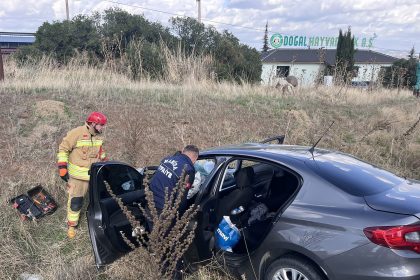 kulada-otomobil-tira-arkadan-carpti1-yarali