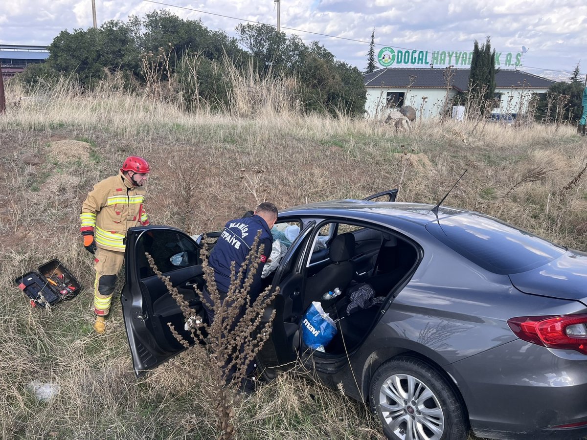 kulada-otomobil-tira-arkadan-carpti1-yarali