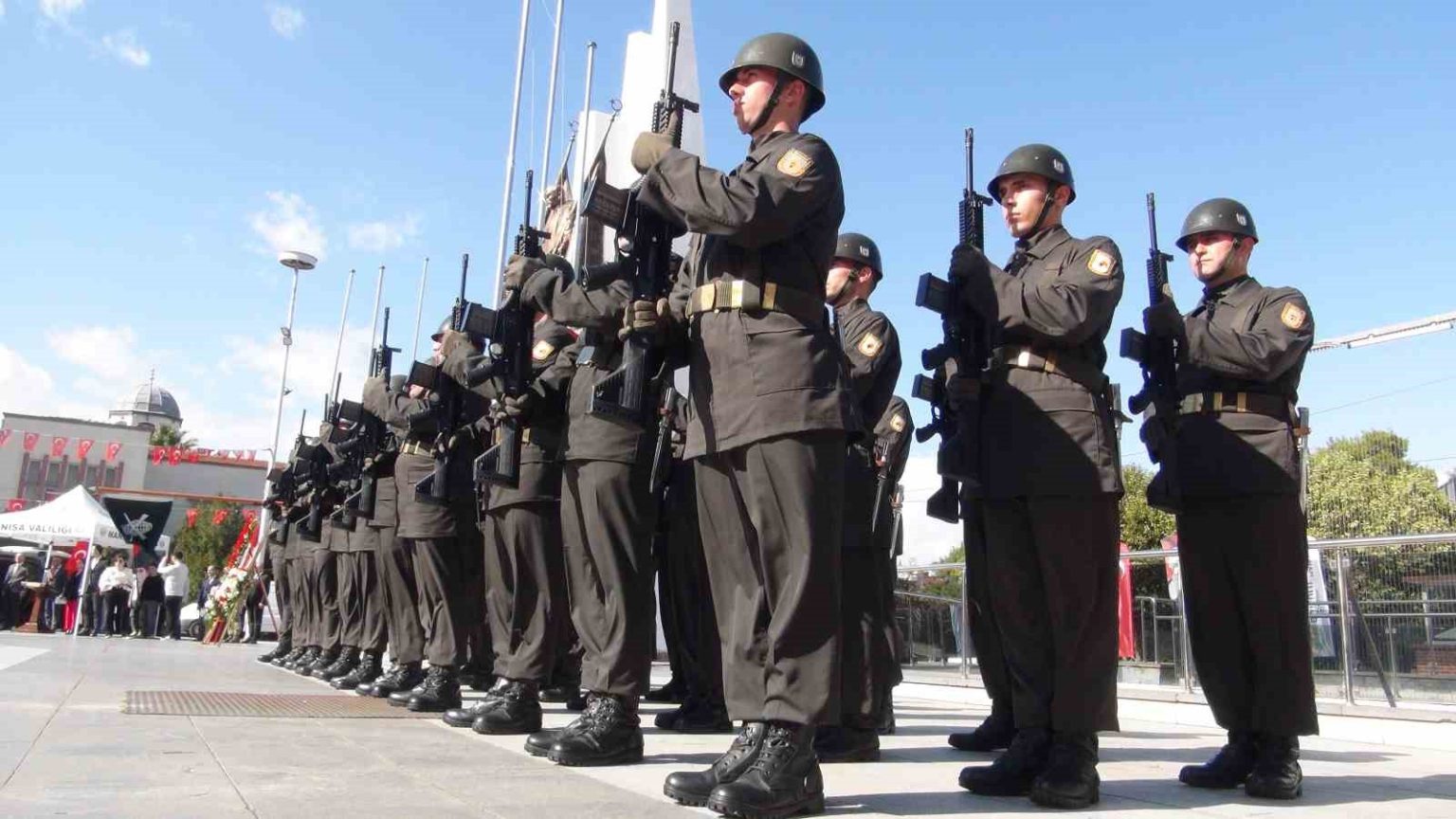 manisada-cumhuriyet-bayrami-kutlamalari-basladi