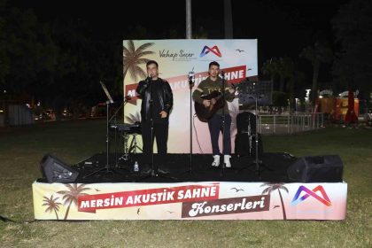 mersinde-akustik-sahne-konserleri-genclerin-ilgisini-cekiyor